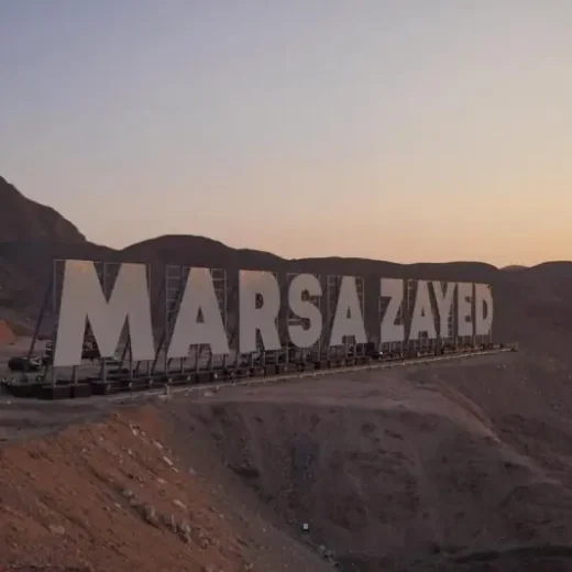 مشروع ديكور مرسى زايد في العقبة الذي نفذته شركة أيوب استيتية العالمية يشمل توريد وتنفيذ أعمال الديكور والتشطيبات باستخدام مواد مقاومة للرطوبة والحرارة.