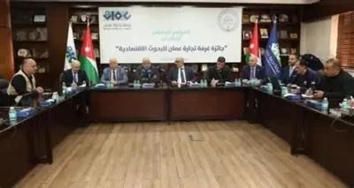 مشروع تصميم مكاتب غرفة تجارة عمان الذي نفذته شركة أيوب استيتية العالمية يشمل تصميم المكاتب الإدارية وتنفيذ التشطيبات الداخلية وتركيب أرضيات الباركية بجودة عالية.