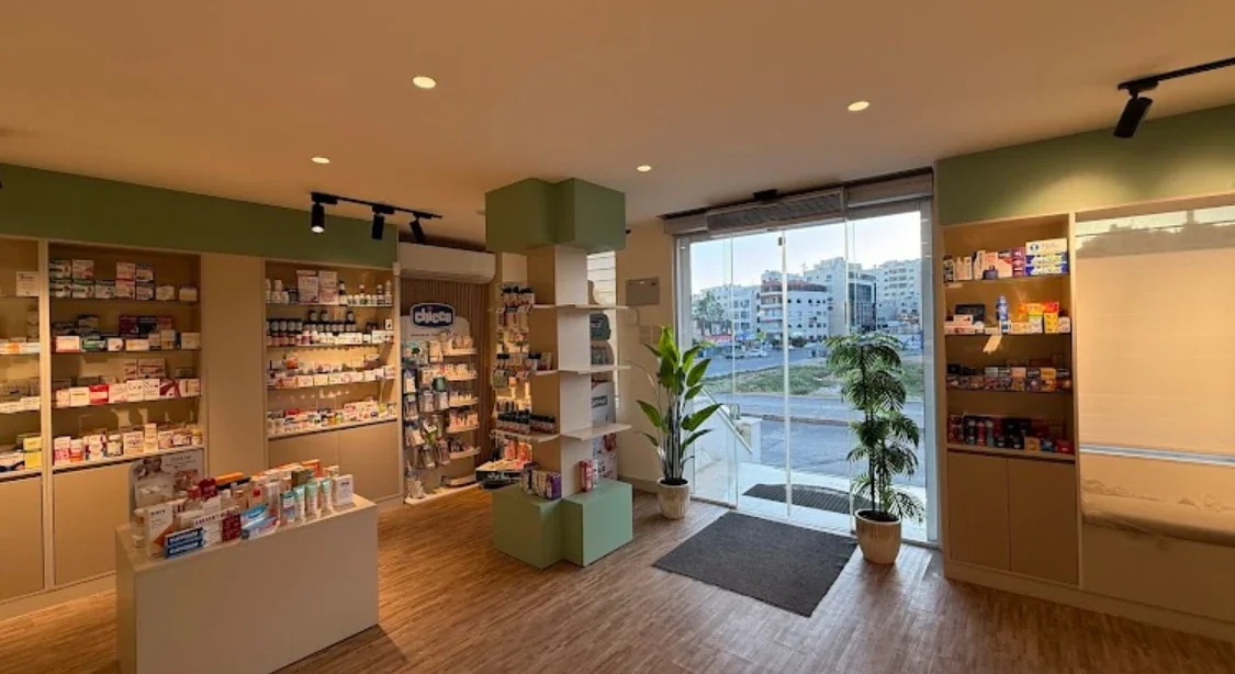 نوفر جميع أنواع الأبواب والقواطع بما يشمل الأبواب الداخلية والخارجية والأبواب الأكورديون والأبواب الزجاجية والقواطع المتحركة بجودة عالية للمشاريع السكنية والتجارية.