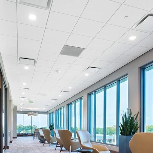 أسقف Armstrong الأردن نظام سقف معلق معدني داخل مكتب حديث