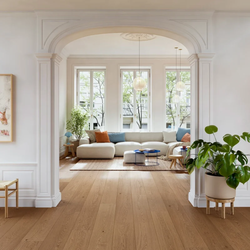 باركيه HKS الأردن في غرفة معيشة بتصميم عصري فاخر