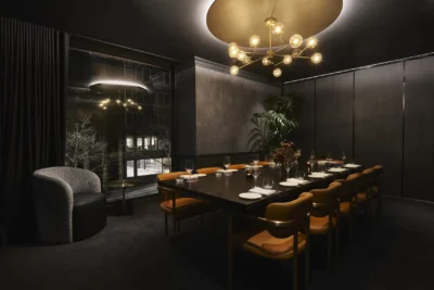 تصميم مطاعم في عمان بديكور حديث وأثاث أنيق وإضاءة احترافية