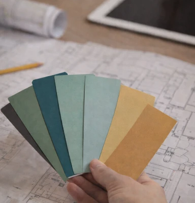 استشارات اختيار الألوان باستخدام عينات دهانات للتصميم الداخلي في الأردن