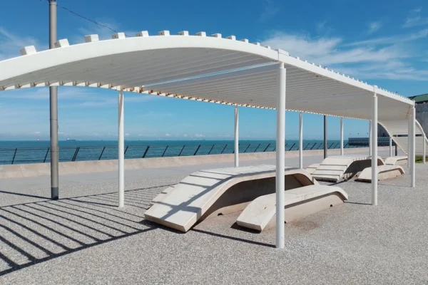 برجولات متحركة حديثة قابلة للفتح والإغلاق بتصميم عصري في الأردن