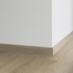 Decorative set-on skirtings for LVT - Cascade Oak AGED