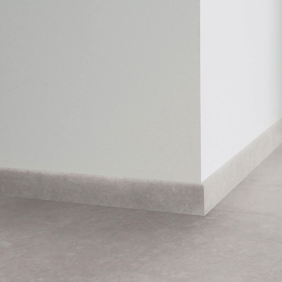 Th_Lvt_Skirting_Polished_Concrete_Indium.jpg decorative set-on skirtings for lvt - polished concrete indium - الصورة 1