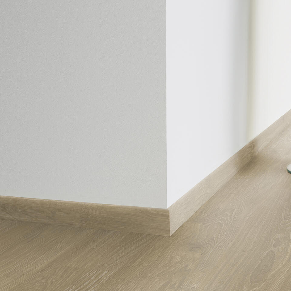 Th_Lvt_Skirting_Royal_Oak_Brushed_Sisal.jpg decorative set-on skirtings for lvt - royal oak brushed sisal - الصورة 1