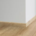 Decorative set-on skirtings for LVT - Swiss Oak SMOKED