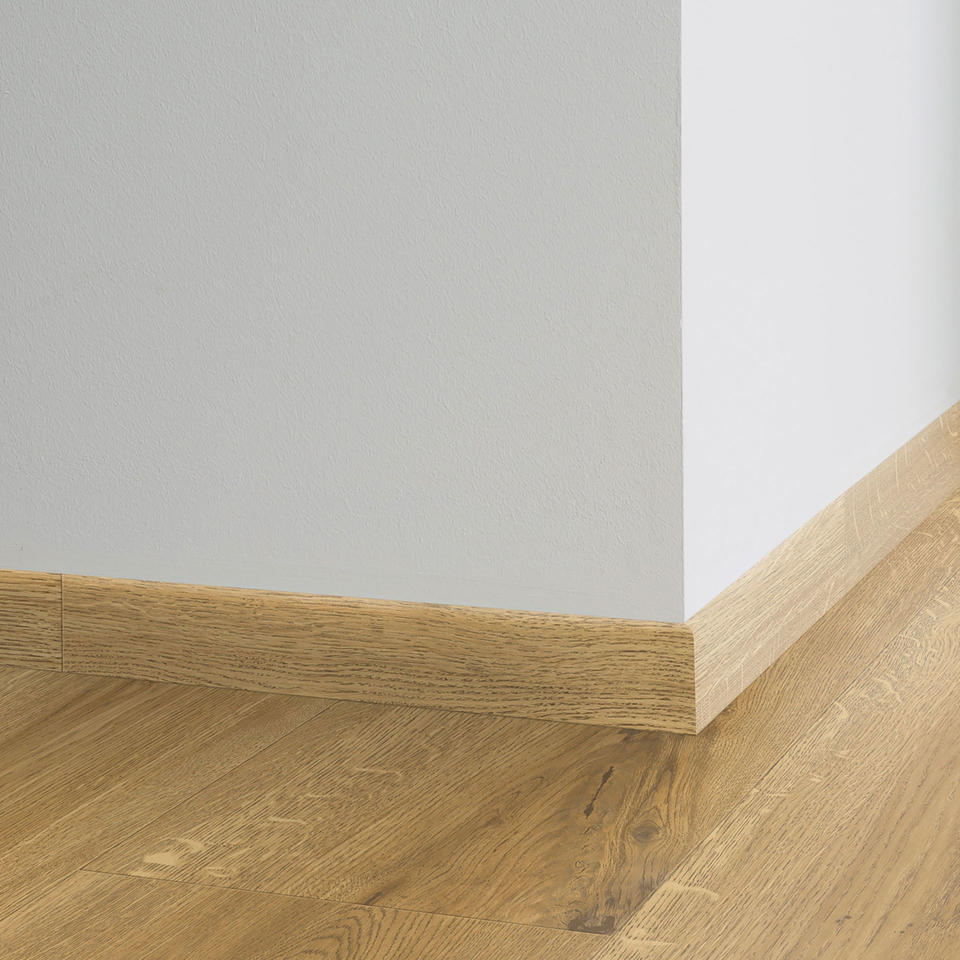 Th_Lvt_Skirting_Swiss_Oak_Stained.jpg decorative set-on skirtings for lvt - swiss oak stained - الصورة 1